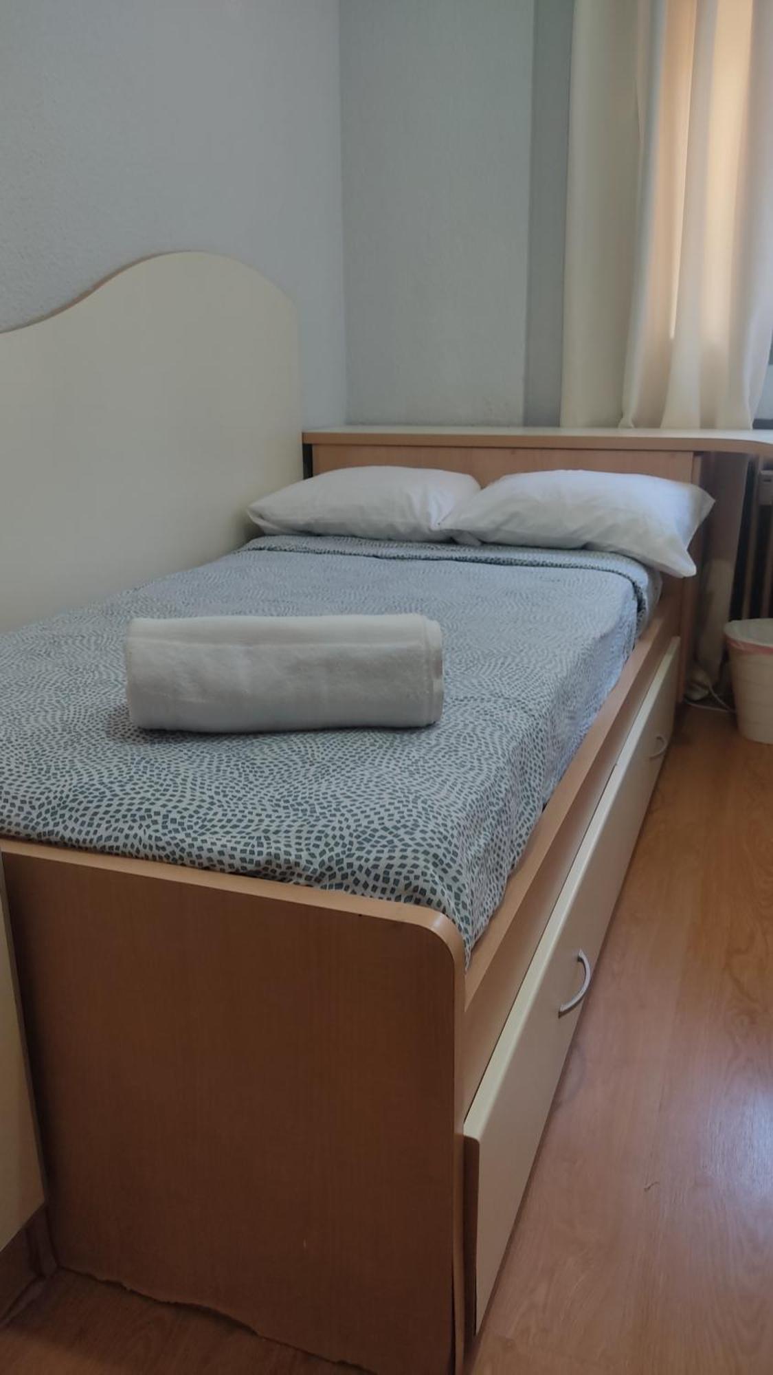 Habitacion Individual Con Bano Y Cocina Compartida Hotell Madrid Eksteriør bilde